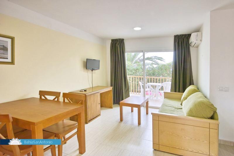 Apartamentos Bahia De San Antonio Сан-Антонио-Абад Экстерьер фото